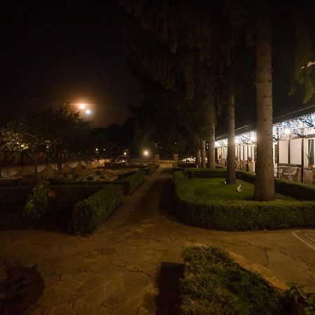 Хуторок Hotel Smila ภายนอก รูปภาพ