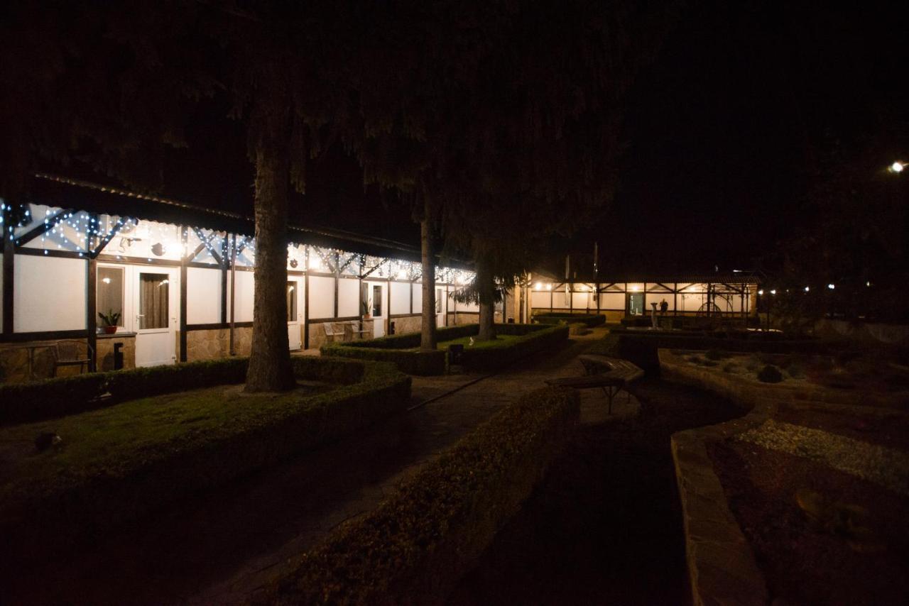 Хуторок Hotel Smila ภายนอก รูปภาพ