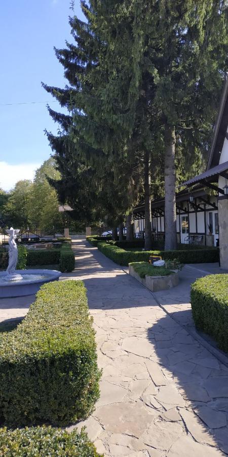 Хуторок Hotel Smila ภายนอก รูปภาพ